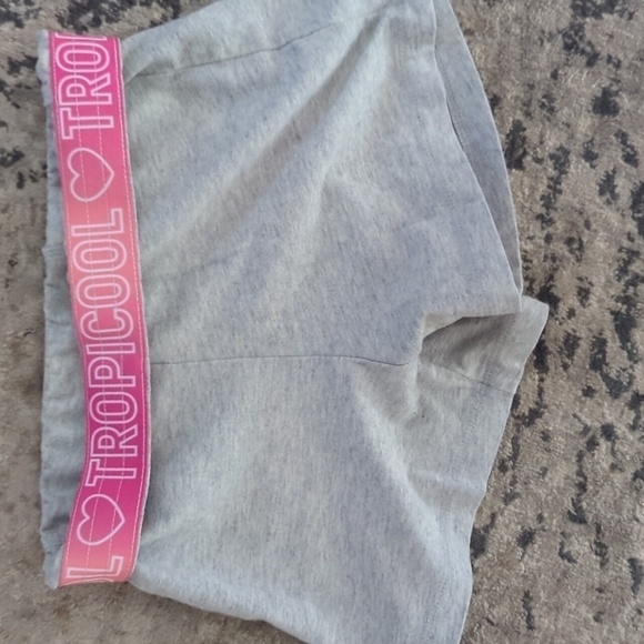 Girls bundle shorts. 3/$15 - Picture 6 of 7